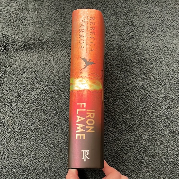 Iron Flame Rebecca Yarros Sprayed Edges Black First Edition Fourth Wing Book 2 - Picture 6 of 16